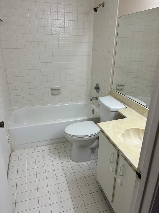 Photo - 9833 Westview Dr Unit 822