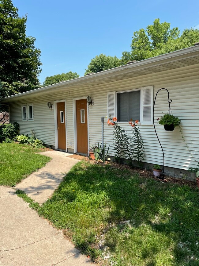 Garage - 407 Grace St Unit Upper