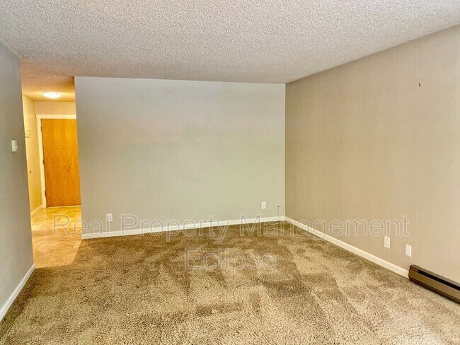 Photo - 321 Bellevue Way SE Unidad 406