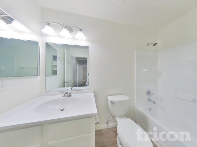 Photo - 2283 E Palm Beach Dr