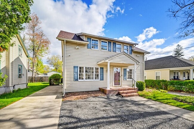 Building Photo - 11 Berry St