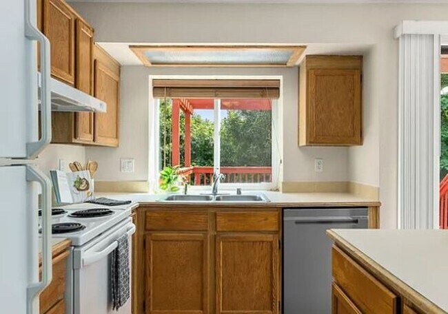 Photo - East hill Kent 2 story home for rent - 3 b...