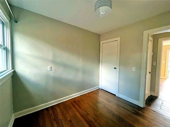 Photo - 1449 Lynford Dr SW