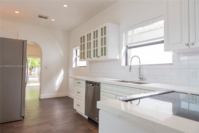 Photo - 5938 NE 5th Ave