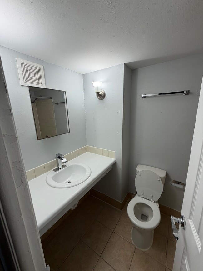 Photo - 8865 N Swan Rd