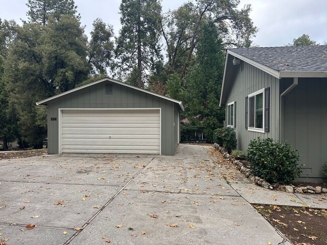 Photo - Charming Cascade Shores Retreat 2/1 1,000 ...