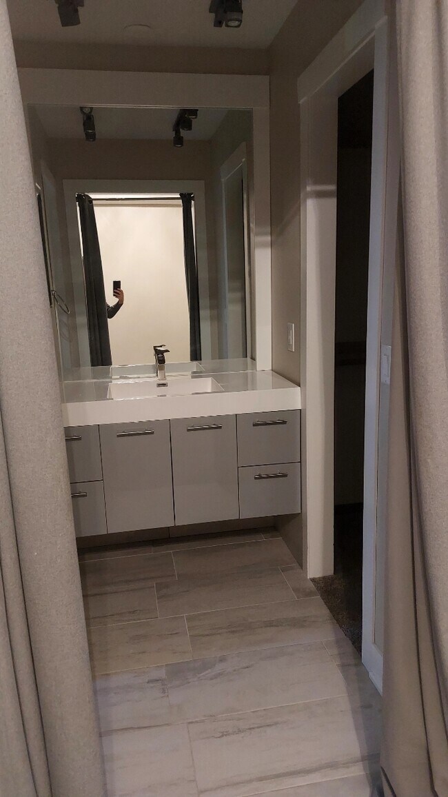 Photo - 866 S 156th Ave