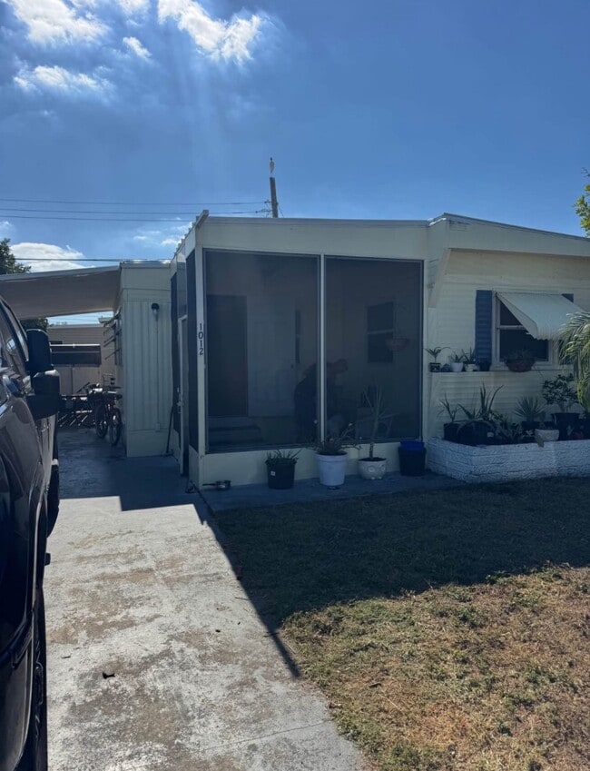 Building Photo - 1012 51st Ave Terrace W