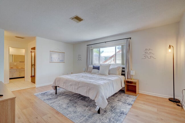 Photo - 107 Jamaica Dr