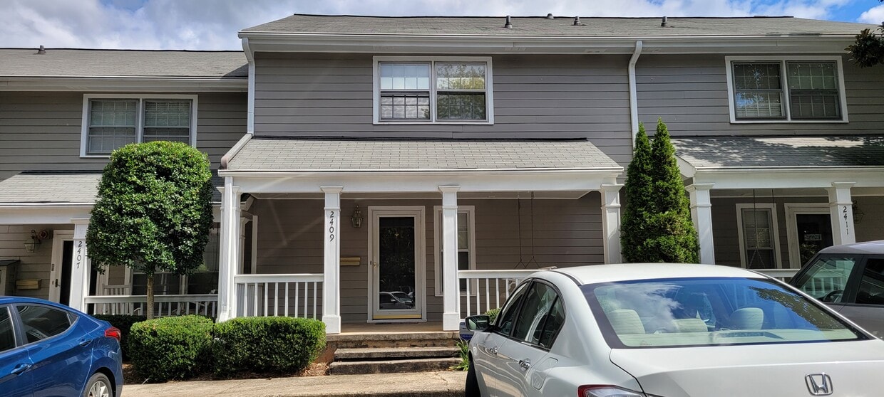 Photo - 2409 Farmstead Cir (Smyrna, GA)