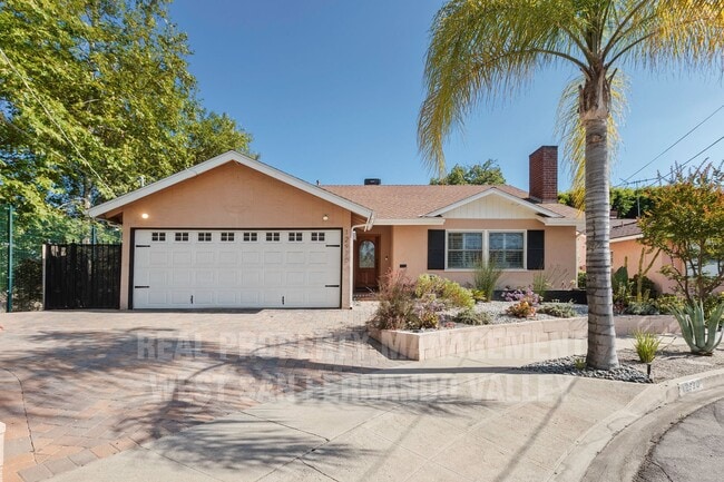 Photo - Stunning 3bd Home with Private Outdoor Oasis