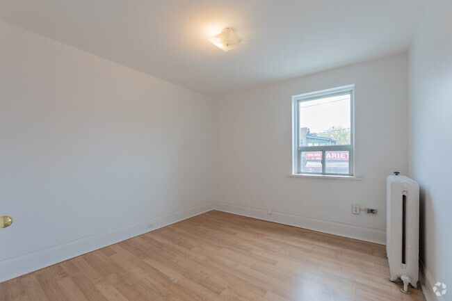 1BR, 1BA - 650SF - Bedroom