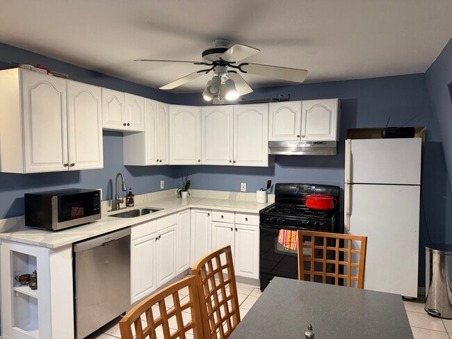 Building Photo - 44 Touro Ave Unit 2