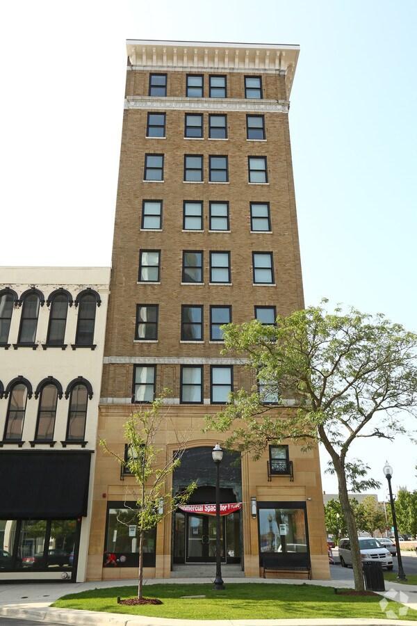 Photo - Elaine Apartments