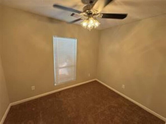 Photo - 3231 Holman St