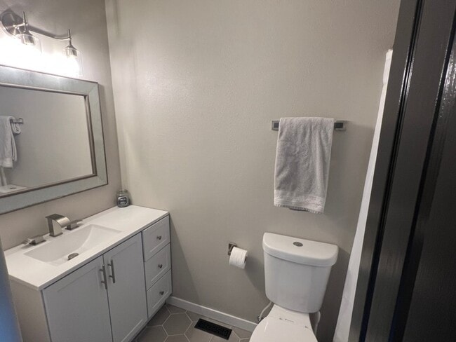 Photo - 357 S 1210 E
