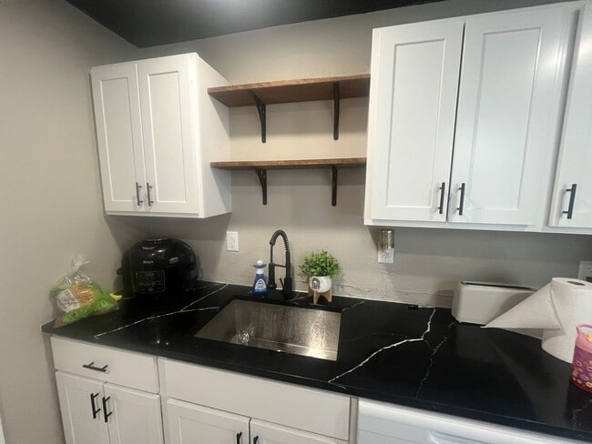 Building Photo - Rockland Unit 2