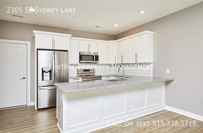 2305 SE Sydney Ln