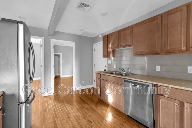 Building Photo - 84 Crane St Unit 2