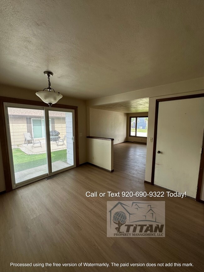 1207 Meadow Ln