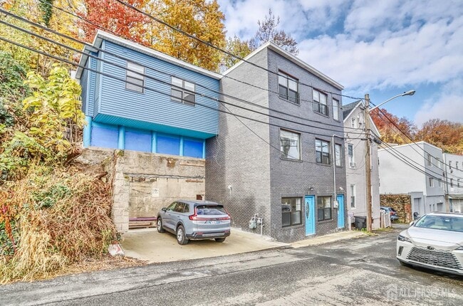 Photo - 9017 Riverside Pl