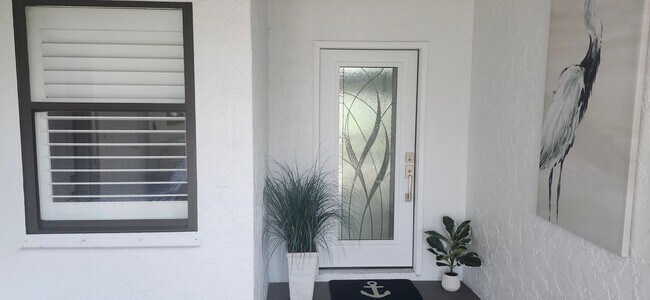 Photo - 421 Kings Way