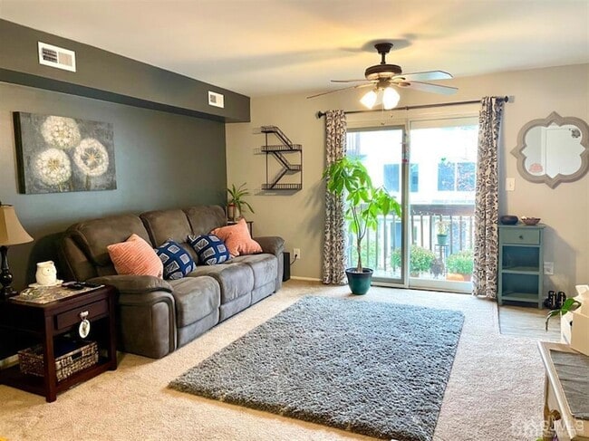 Building Photo - 165 Essex Ave Unit 504