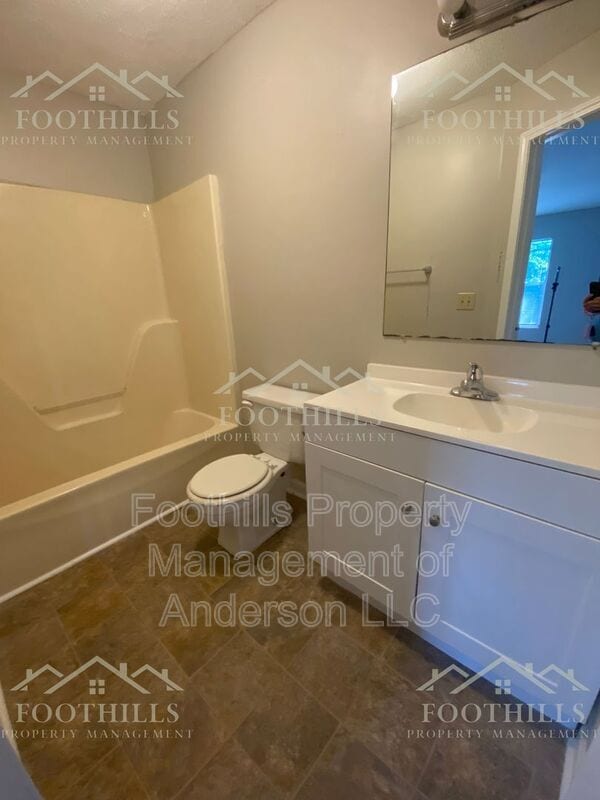 Photo - 208 Old North Church Rd