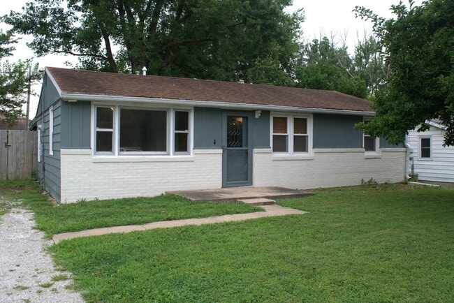 Building Photo - 416 Victoria Dr