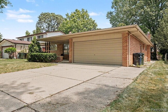 Photo - 35656 Saxony Dr