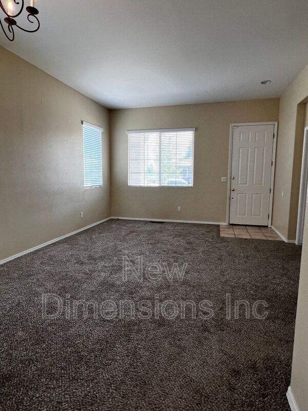 Photo - 1675 Brentford Way