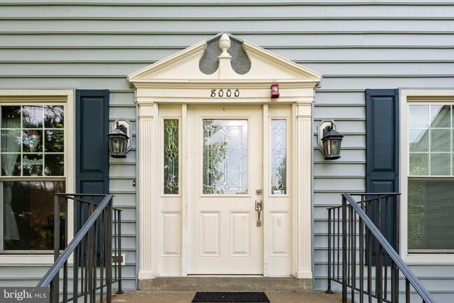 8000 Sandburg Ct