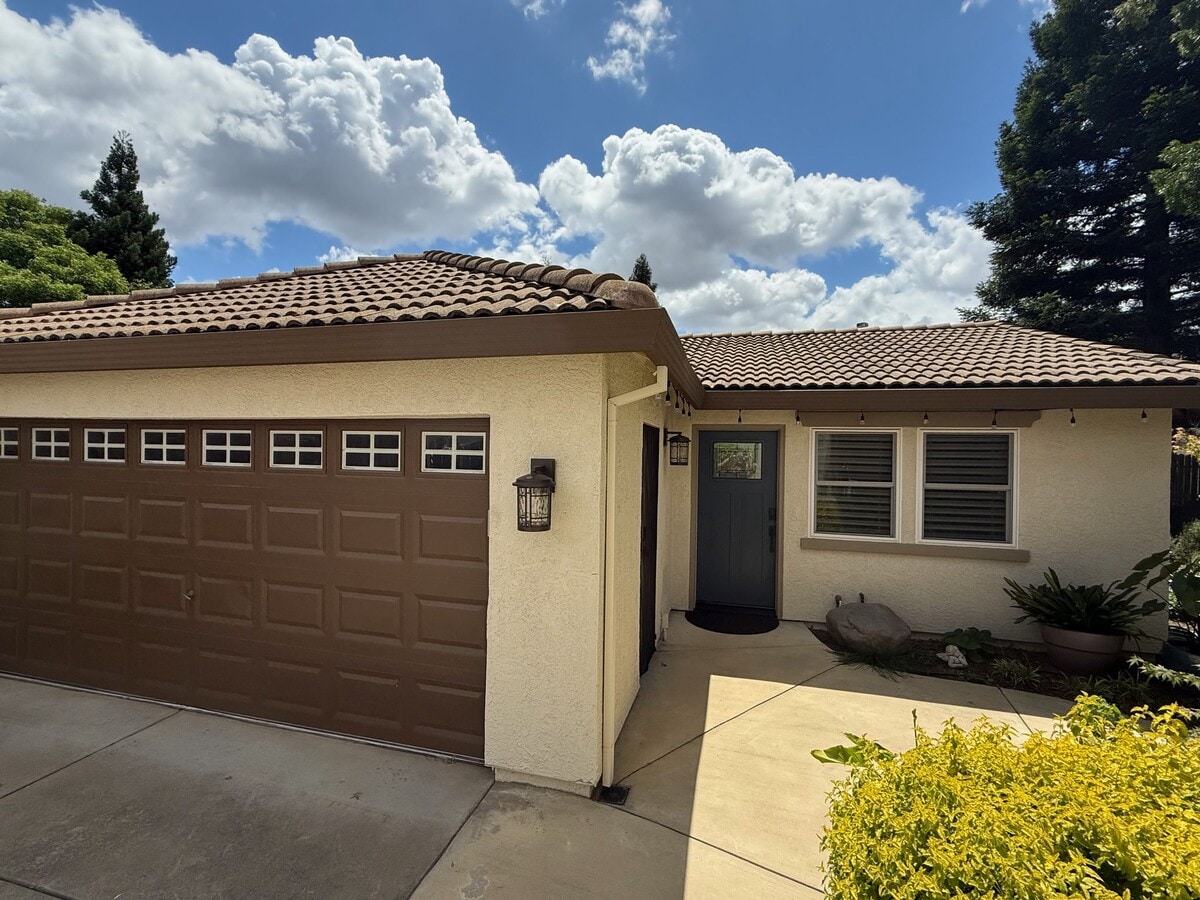 Photo - 218 Cadfael Ct