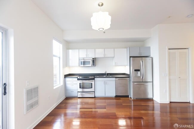 Building Photo - 451 Kansas St