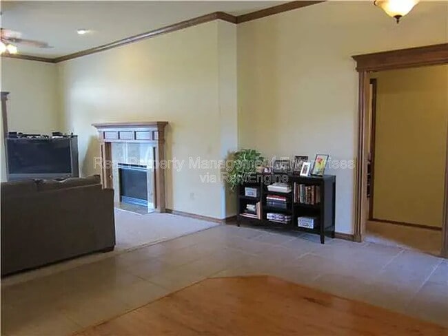 Photo - 9025 NW 92nd St