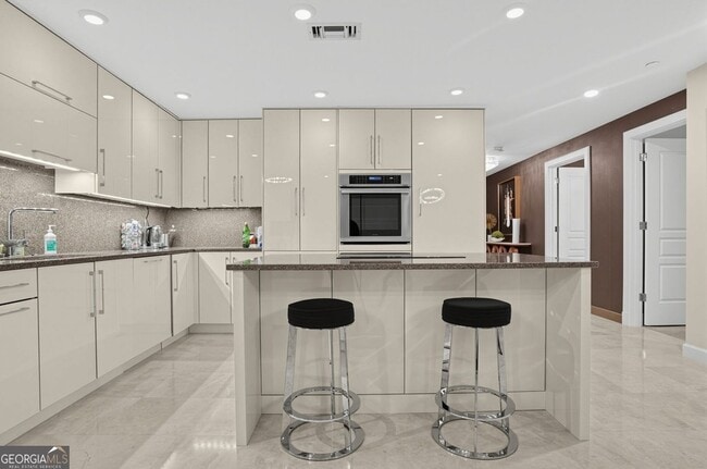 700 Park Regency Pl NE Unit 604