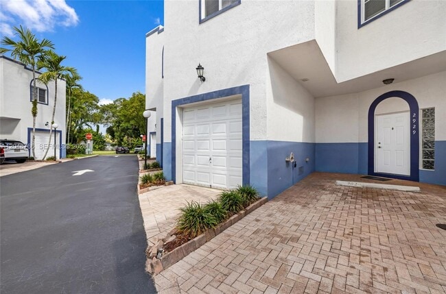 Building Photo - 2929 SW 18th Terrace