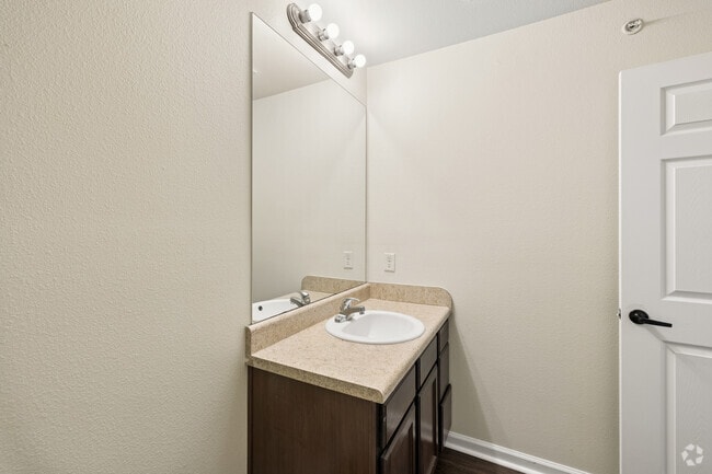 2BR, 2BA - 1,006SF - Primary Bathroom