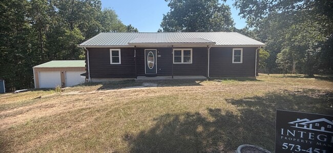 Building Photo - 15900 Top Dr