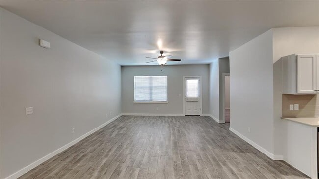 Photo - 17009 Oak Dr