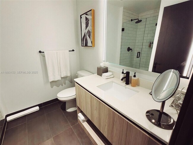 Photo - 398 NE 5th St Unidad 2307