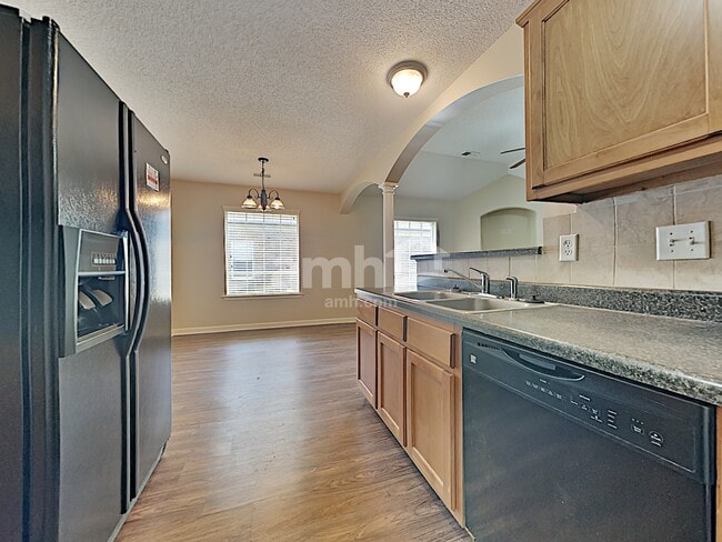 Photo - 10415 Redmond Dr