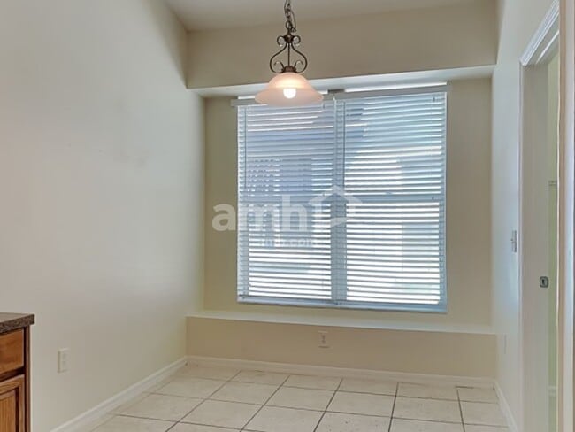 Photo - 4553 Marchmont Blvd