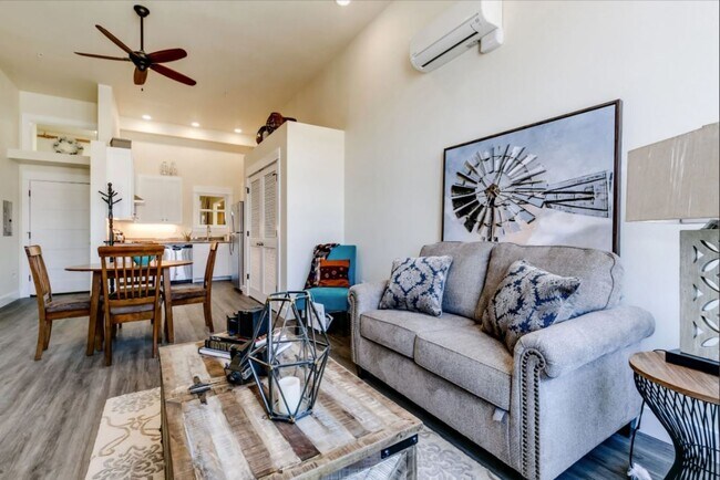 Photo - 607 E Main St Unidad 206