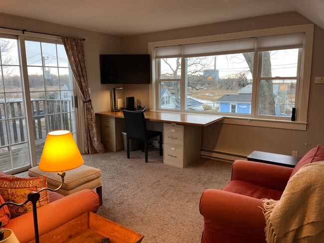 Building Photo - 3 Yost St Unit 3