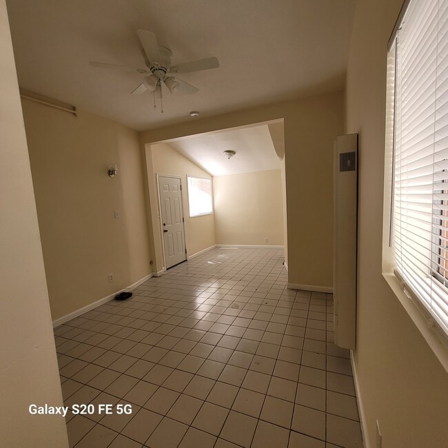 Entry - 1422 Orizaba Ave Apartments Unit A