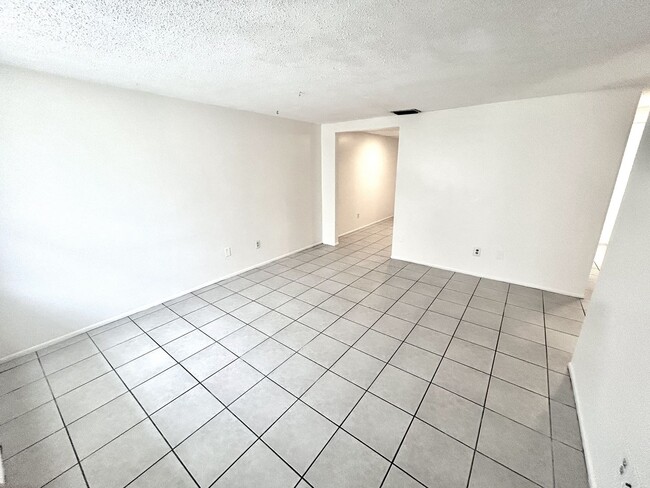 5723-5725 9th Street Circle East