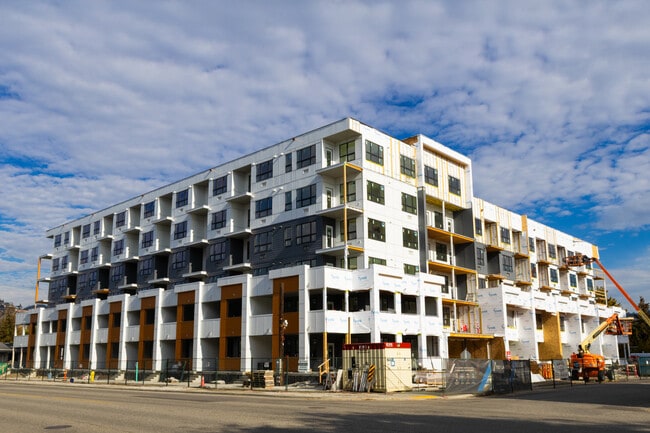 Building Photo - 1110 Lawson Av