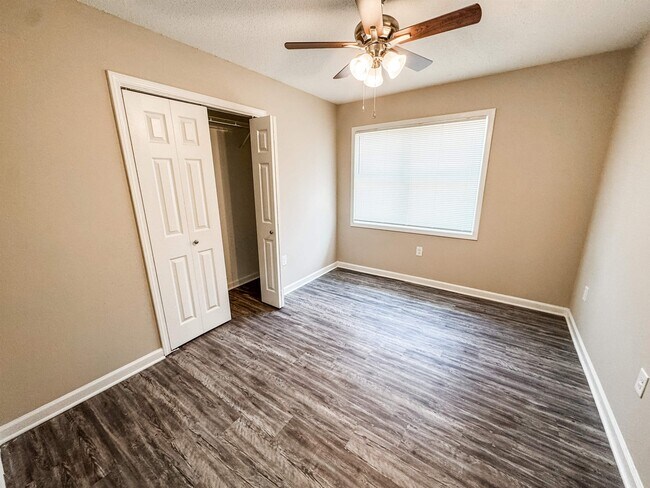 Photo - 964 Greencliff Rd