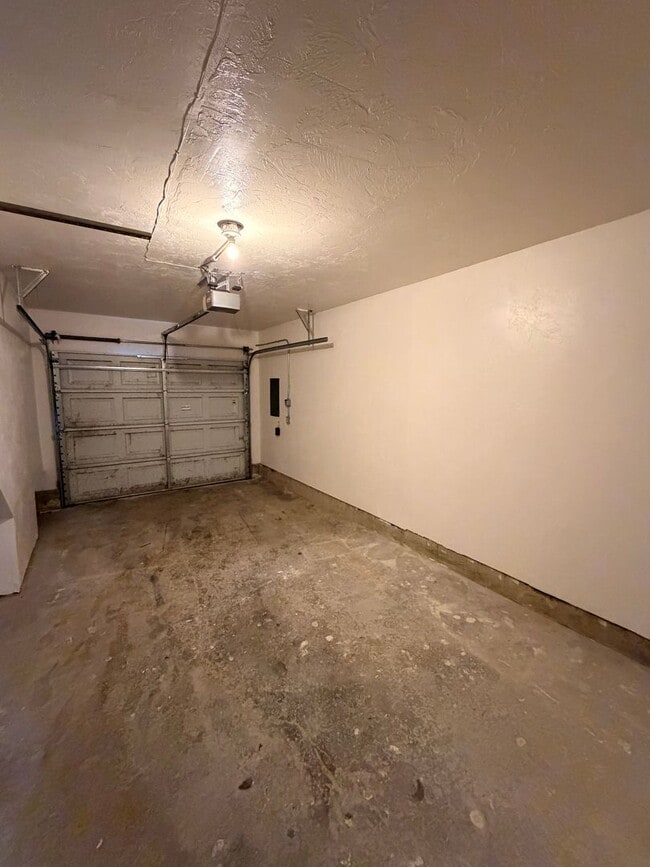 Photo - 2-Bedroom Townhouse style apartment